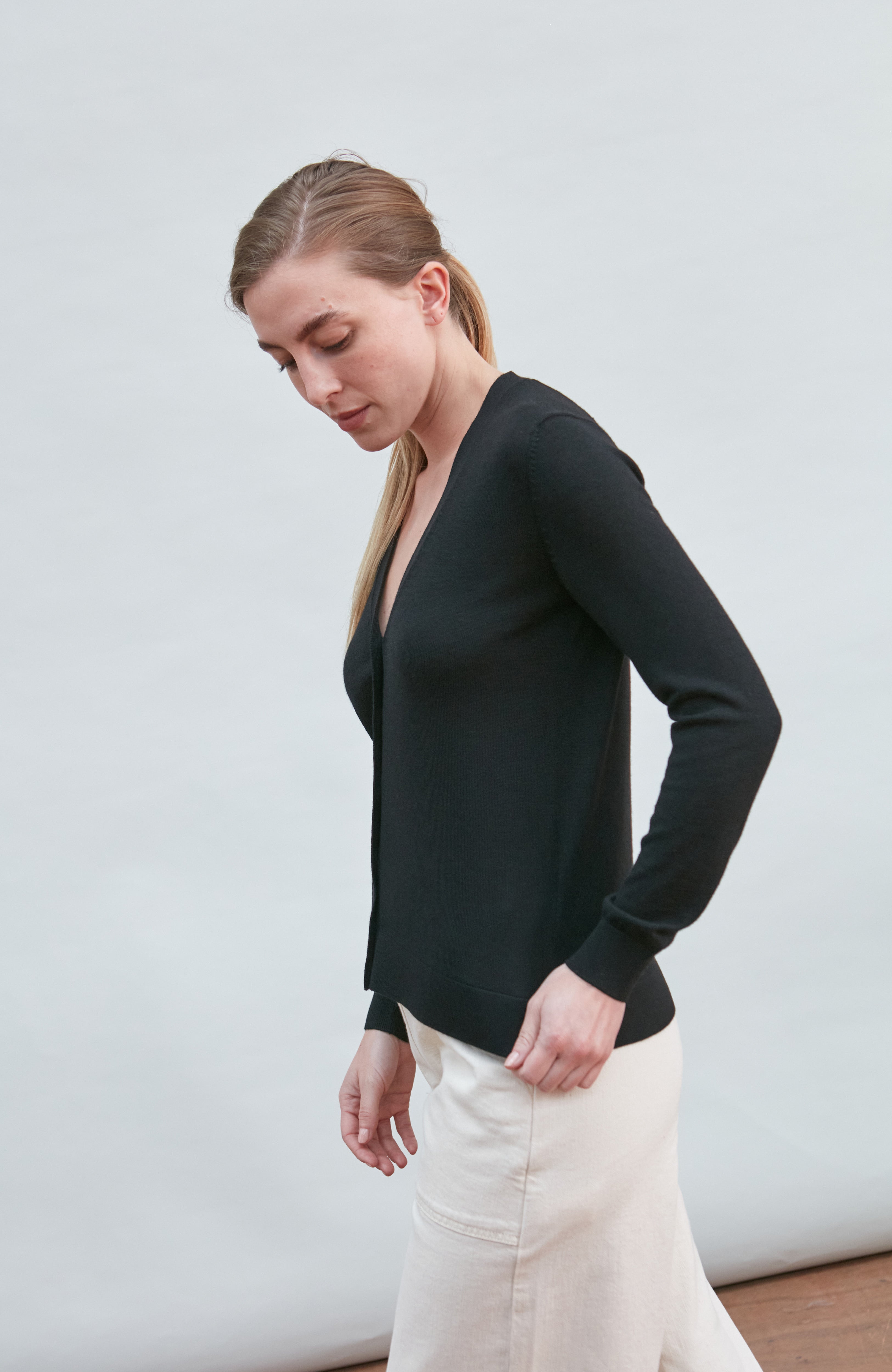 Womens Extra Fine Merino V Neck Cardigan