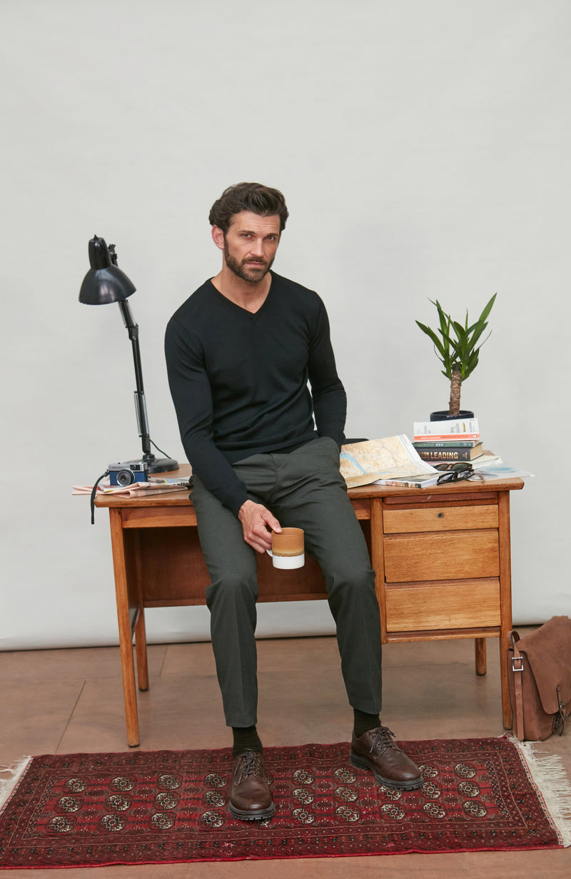 Mens Extra Fine Merino Wool V-Neck Jumper