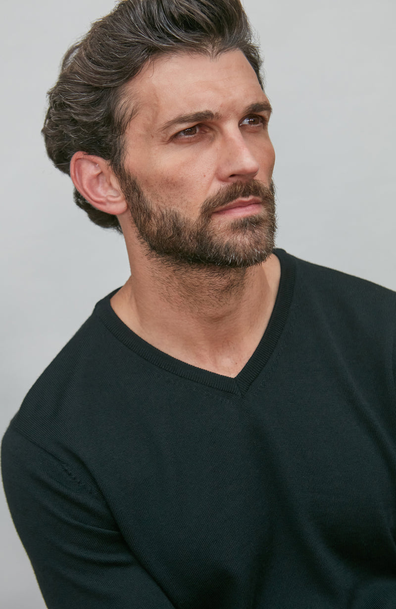 Mens Extra Fine Merino Wool V-Neck Jumper